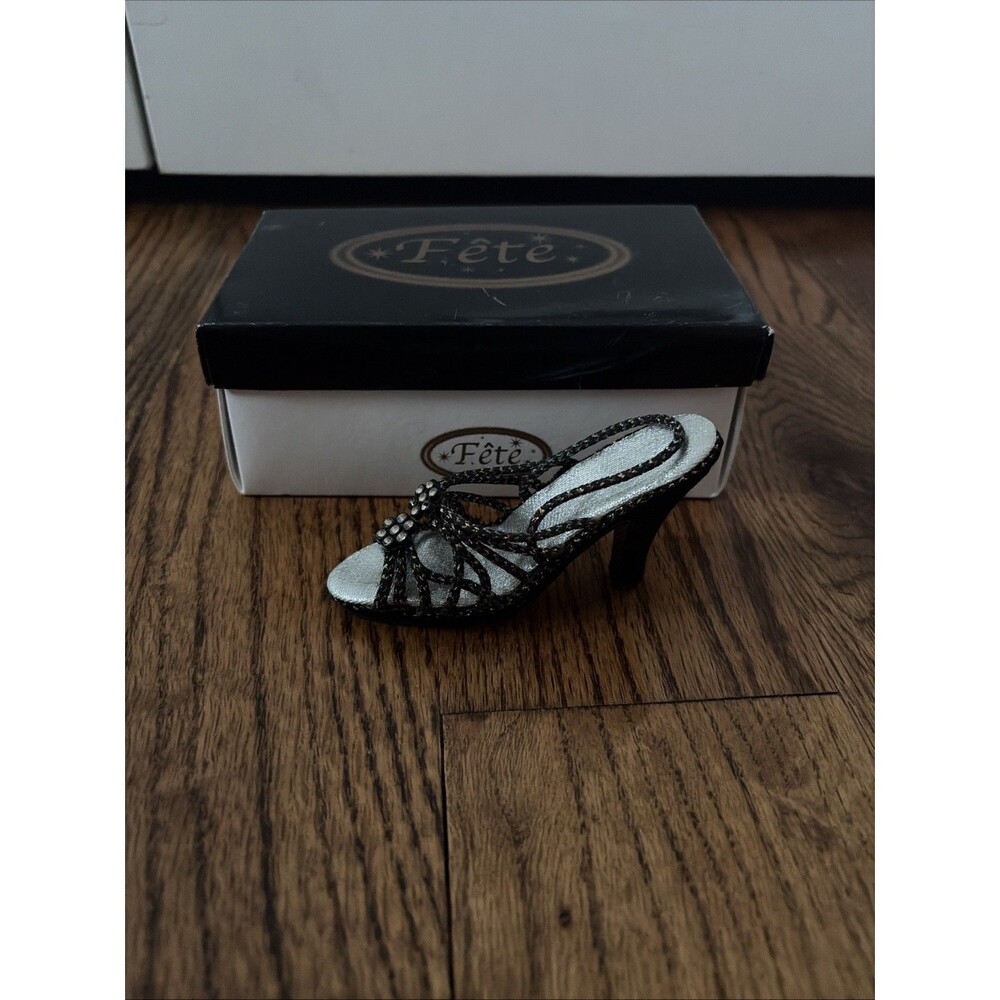 Vintage Y2K Fete collectable shoe figurine (Neon nights)